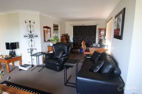 Property photo of 24 Parkes Drive Tenterfield NSW 2372