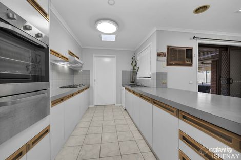 Property photo of 1 Darvel Court Endeavour Hills VIC 3802