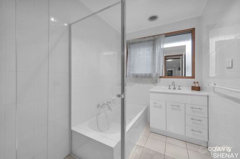 Property photo of 1 Darvel Court Endeavour Hills VIC 3802