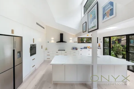 Property photo of 10 Lapis Crescent Bardwell Valley NSW 2207