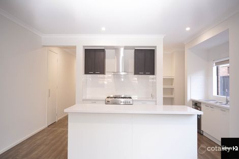Property photo of 11 Ivory Street Cobblebank VIC 3338