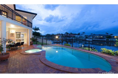 33 Nirvana Ct, Runaway Bay, QLD 4216