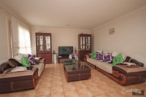 Property photo of 24 Jindabyne Avenue Taylors Hill VIC 3037