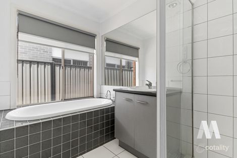 Property photo of 25 Bateman Close Derrimut VIC 3026