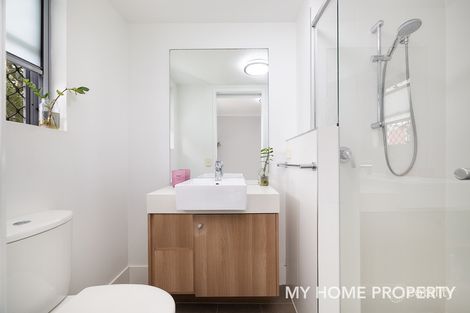 Property photo of 1/143 Cavendish Road Coorparoo QLD 4151