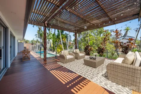 166 Monaco St, Broadbeach Waters, QLD 4218