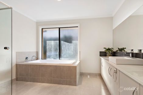 Property photo of 2 Tupong Place Rosebud VIC 3939