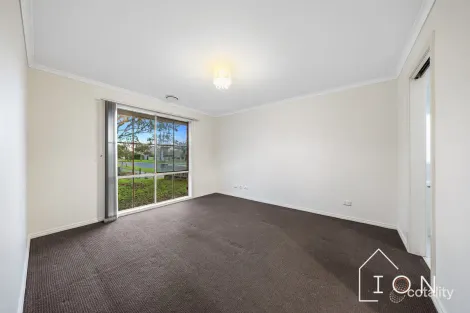Property photo of 11 Dutton Close Lynbrook VIC 3975