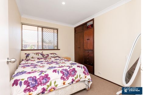 Property photo of 35 Ravenscroft Way Kelmscott WA 6111