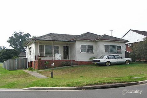 2 Gardiner Cres, Fairfield West, NSW 2165