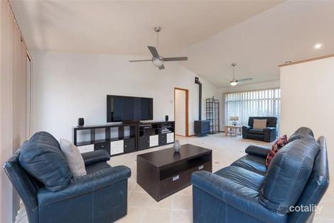 Property photo of 2 Olive Grove Sunbury VIC 3429