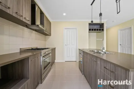 Property photo of 10 Salim Way Clyde North VIC 3978