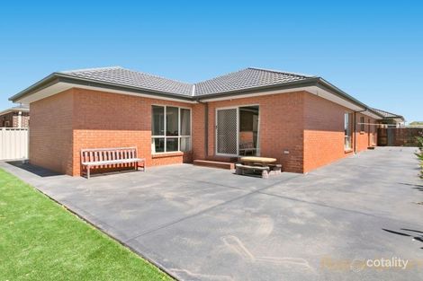 Property photo of 1 Flinders Place Caroline Springs VIC 3023