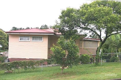 84 Falkirk St, Stafford Heights, QLD 4053