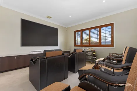 Property photo of 8 Toolondo Close Caroline Springs VIC 3023