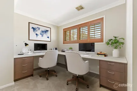 Property photo of 8 Toolondo Close Caroline Springs VIC 3023