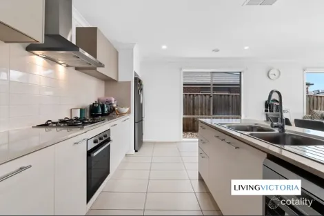 Property photo of 17 Kurrali Crescent Werribee VIC 3030