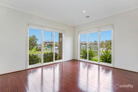 Property photo of 10 Mullein Bend Cranbourne North VIC 3977
