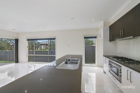 Property photo of 10 Mullein Bend Cranbourne North VIC 3977