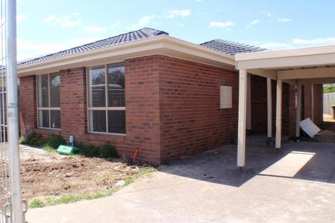 2/72 East Esplanade, St Albans, VIC 3021