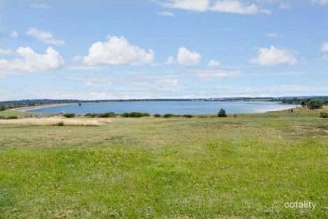 Property photo of 17 Gaussberg Walk Roxburgh Park VIC 3064