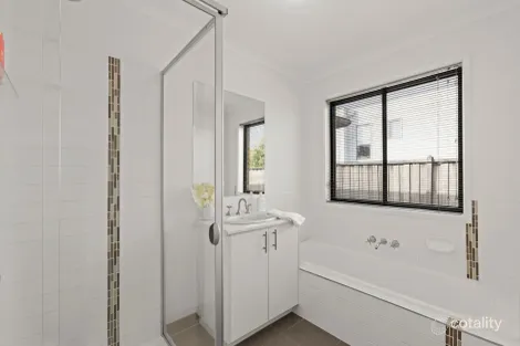 Property photo of 33 Centreside Drive Torquay VIC 3228