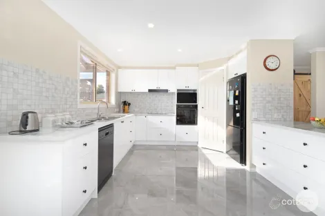 Property photo of 308 Yarrowee Parade Redan VIC 3350