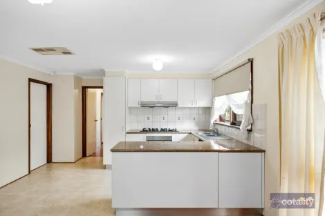 Property photo of 37 Gleneagles Drive Endeavour Hills VIC 3802