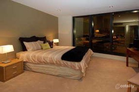 Property photo of 2209/100 Harbour Esplanade Docklands VIC 3008