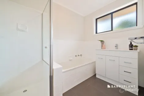 Property photo of 4/2 Lake Street Reservoir VIC 3073