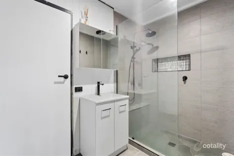 Property photo of 27 Pappas Way Carrara QLD 4211