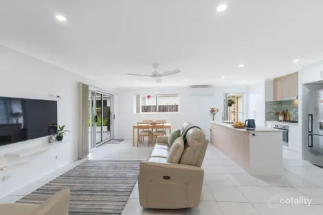 Property photo of 95 Lakeside Crescent Ningi QLD 4511