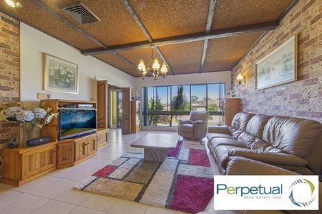 Property photo of 19 Hollydene Crescent Edensor Park NSW 2176