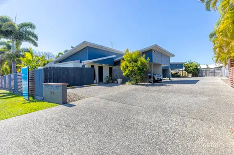 Property photo of 2/36 Slater Avenue Blacks Beach QLD 4740