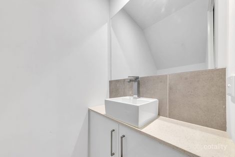 Property photo of 22 Luster Crescent Tarneit VIC 3029