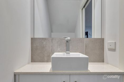 Property photo of 22 Luster Crescent Tarneit VIC 3029