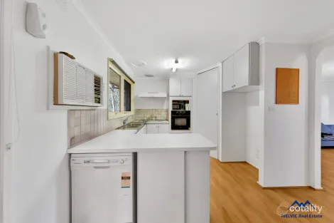 Property photo of 6 Mahon Crescent Narre Warren VIC 3805