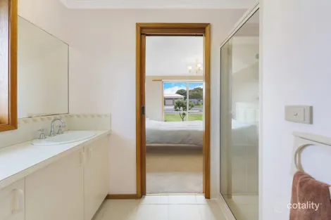 Property photo of 16 Beechnut Place Warrnambool VIC 3280