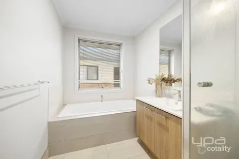 Property photo of 14 Bluffview Terrace Point Cook VIC 3030