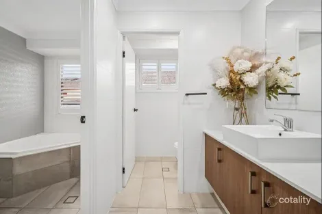 Property photo of 19 Port Macquarie Avenue Hoxton Park NSW 2171