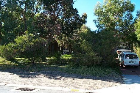 11 Ambergate St, Karrinyup, WA 6018