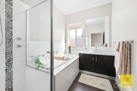 Property photo of 128 Tenterfield Drive Burnside Heights VIC 3023