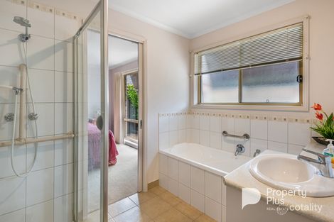 Property photo of 18 Windsor Gardens Kangaroo Flat VIC 3555