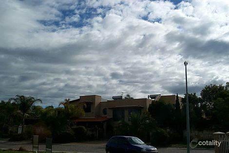 5 Lakeshore Cl, Ballajura, WA 6066