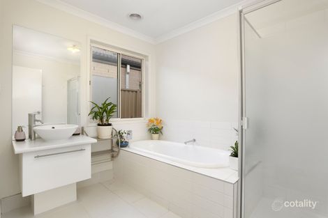 Property photo of 11 Europa Bend Sunshine West VIC 3020