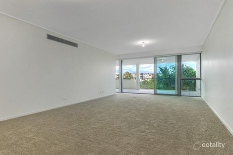 Property photo of 325/16 Waterline Crescent Bulimba QLD 4171