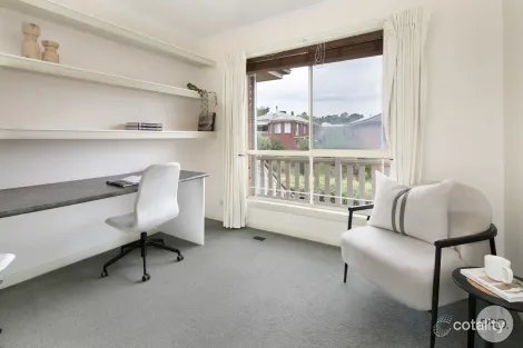 Property photo of 2 Highview Court Black Hill VIC 3350