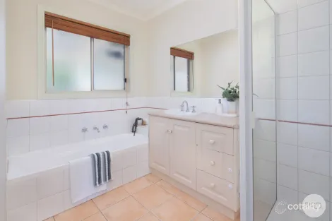 Property photo of 2 Highview Court Black Hill VIC 3350