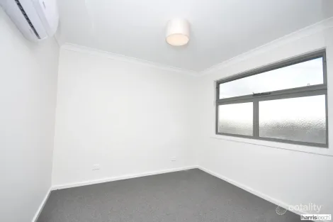 Property photo of 32 Fluent Lane Greenvale VIC 3059