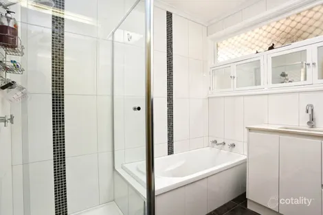 Property photo of 16 Hales Court Keysborough VIC 3173